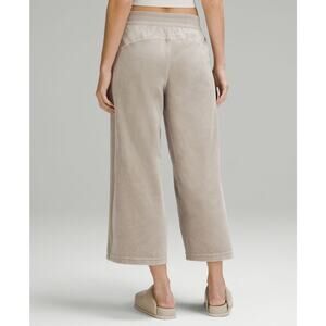 Lululemon Scuba WideLeg Velvet Cord Pants Riverstone Size 2